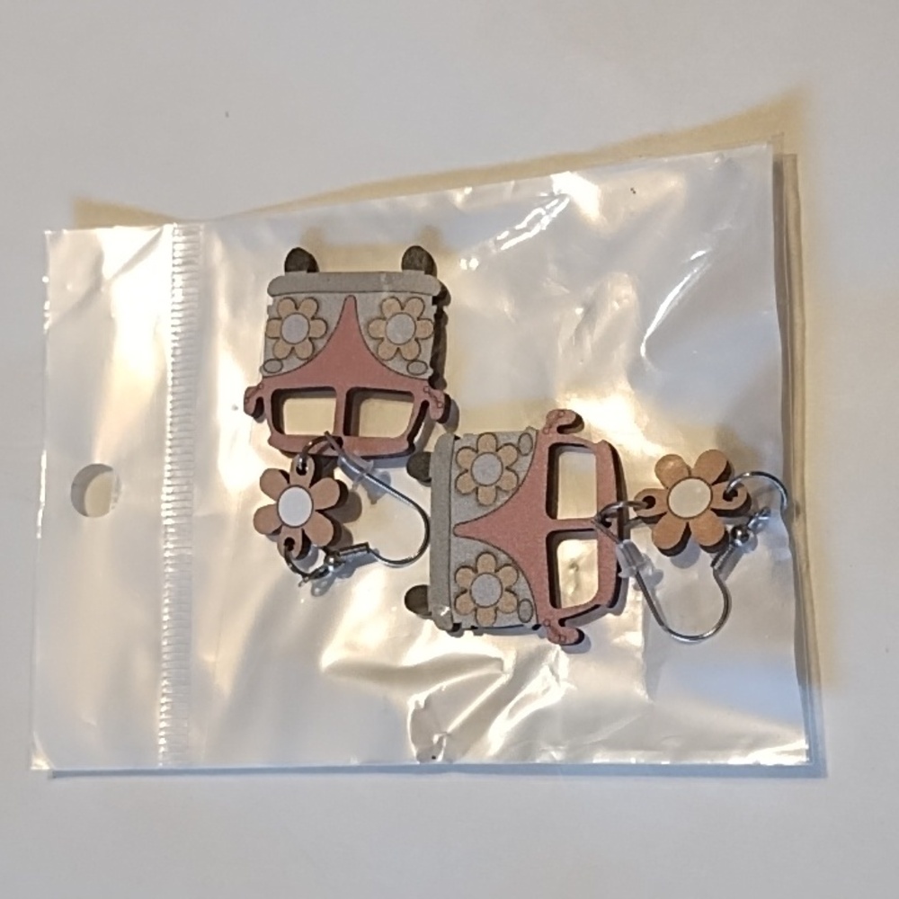 New Pink and Gray Flower Van Wooden Earrings - Picture 3 of 3